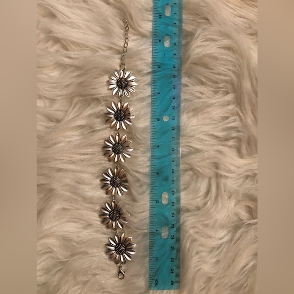 Faux silver sunflower adjustable bracelet - Picture 5 of 5